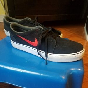 Nike Satire GS Sneakers